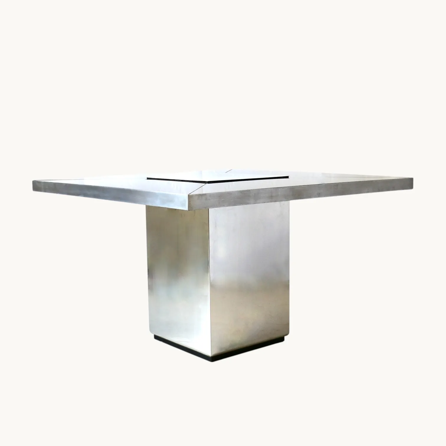Une table carrée, Italie années 70. image 3